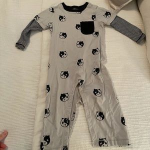 Tea collection romper 18-24 months - has small stains but didn’t try to remove